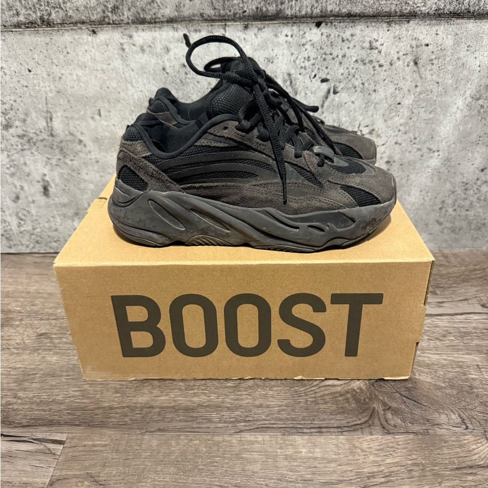 Adidas Yeezy Boost 700 V2 Black Vanta